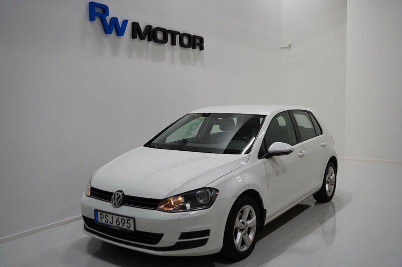 Vit Begagnad 2014 VW Golf VII Style Halvkombi | 114 800 kr (Marknadspris) - Bild 1/4