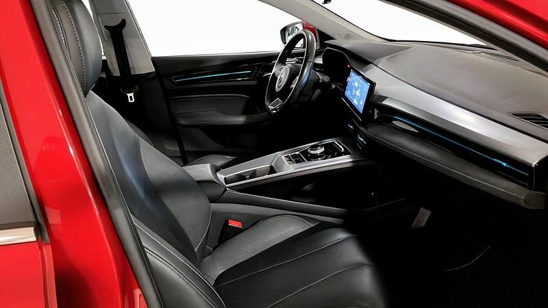 Begagnad MG MG5 EV Luxury 130 kW (177 HK) 2022 Röd (red) Kombi