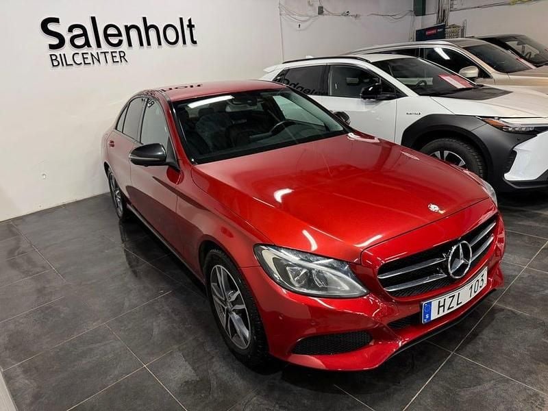 Begagnad Mercedes C220 Avantgarde 170 HK (125 kW) 2015 Röd Sedan