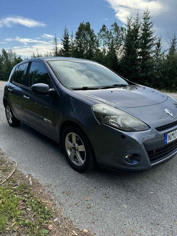 Blå Begagnad 2010 Renault Clio R.S. Halvkombi | 45 000 kr (Lite dyr) - Bild 1/4