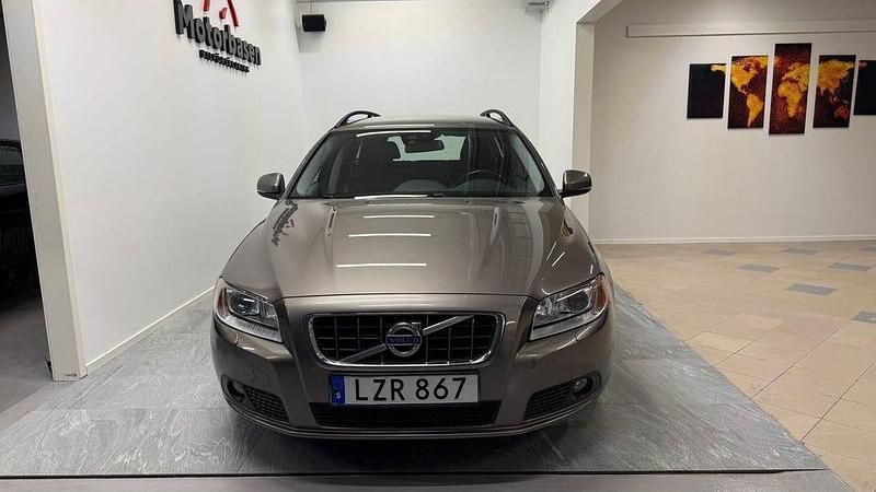 Begagnad Volvo V70 Momentum 116 HK (85 kW) 2011 Grå Kombi