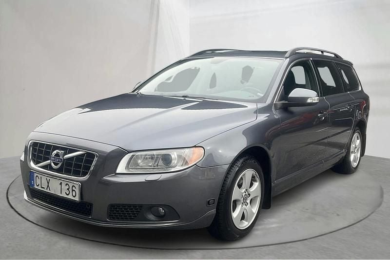 Grå Begagnad 2010 Volvo V70 Momentum Kombi | 72 000 kr (Marknadspris) - Bild 1/4