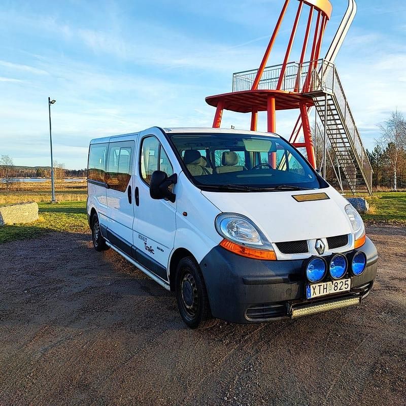 Begagnad Renault Trafic 120 HK (88 kW) 2006 Minibuss