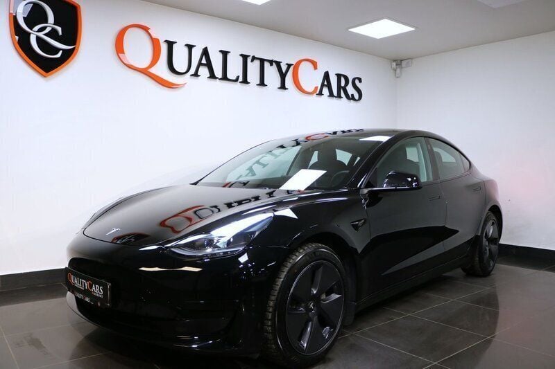 Svart Begagnad 2023 Tesla Model 3 Standard Range Sedan | 394 000 kr (Dyr) - Bild 1/4
