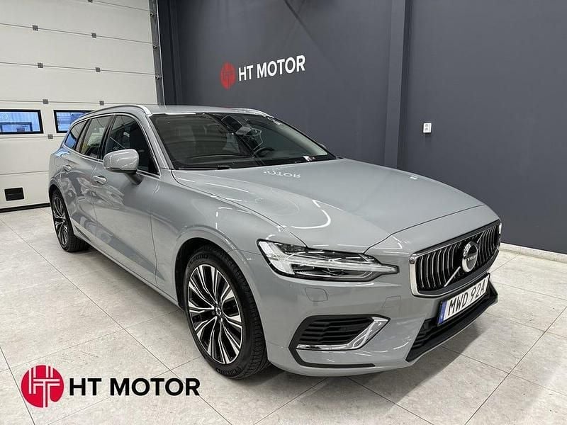 Grå Begagnad 2024 Volvo V60 Core Kombi | 399 400 kr (Lite dyr) - Bild 1/4