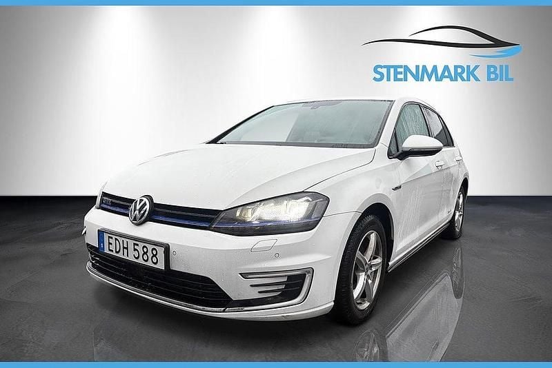 Vit Begagnad 2016 VW Golf VII GTE Halvkombi | 125 000 kr (Superpris) - Bild 1/4