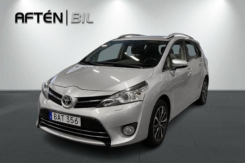 Silver Begagnad 2017 Toyota Verso Minibuss | 169 900 kr (Marknadspris) - Bild 1/3