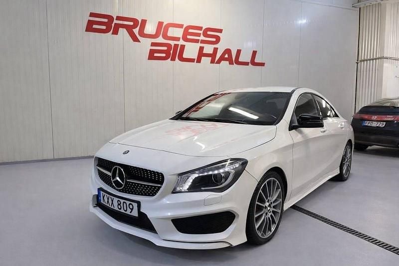 Vit Begagnad 2016 Mercedes CLA220 AMG Sedan | 148 900 kr (Superpris) - Bild 1/4
