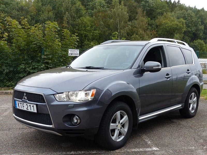 Mörkgrå (gråmetallic) Begagnad 2010 Mitsubishi Outlander SUV | 59 800 kr (Marknadspris) - Bild 1/4