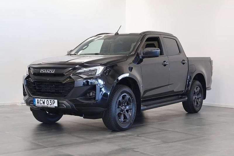Svart (onyx black metallic) Begagnad 2024 Isuzu D-Max Pickup | 712 375 kr (Lite dyr) - Bild 1/4