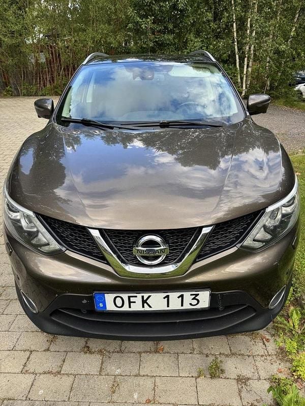 Brun Begagnad 2016 Nissan Qashqai SUV | 90 000 kr (Superpris) - Bild 1/4