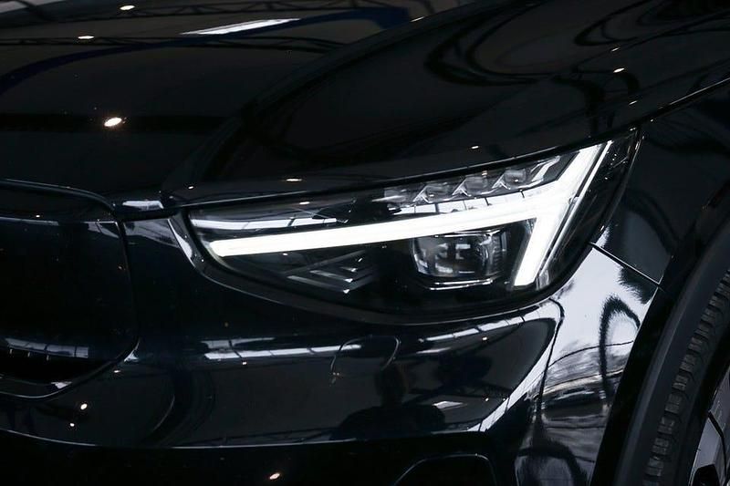 Begagnad Volvo XC40 Plus 169 kW (231 HK) 2022 Svart SUV