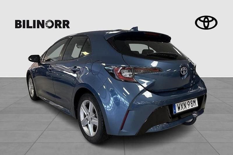 Begagnad Toyota Corolla Hybrid Active 124 HK (91 kW) 2021 Blå Halvkombi