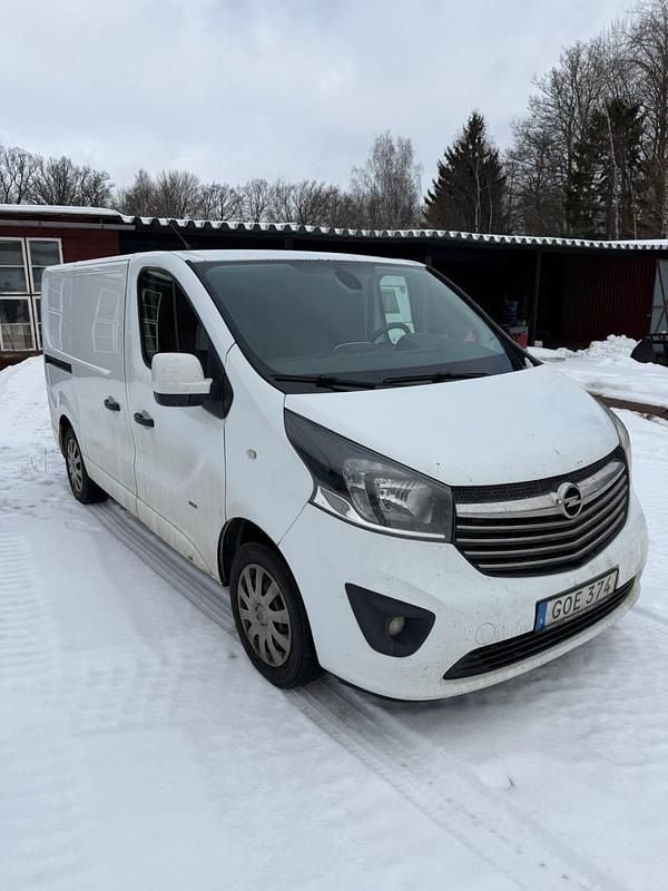 Begagnad Opel Vivaro 120 HK (88 kW) 2015 Minibuss
