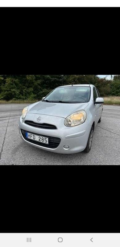 Silver Begagnad 2012 Nissan Micra Halvkombi | 49 900 kr (Marknadspris) - Bild 1/4