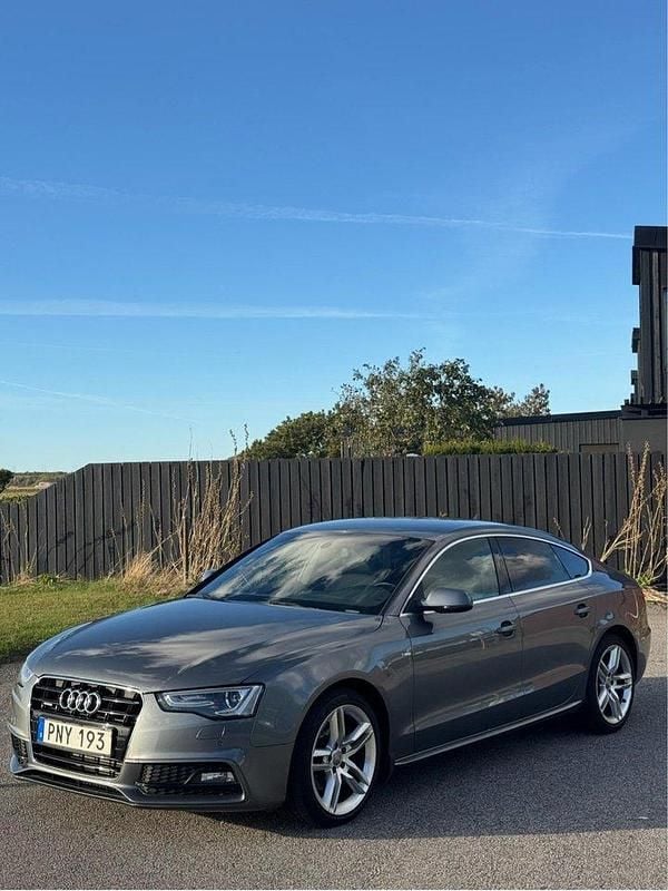 Grå Begagnad 2014 Audi A5 Sportback S-Line Halvkombi | 139 500 kr (Marknadspris) - Bild 1/4
