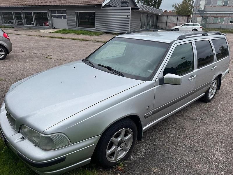 Ljusgrå Begagnad 1999 Volvo V70 Kombi | 13 900 kr (Bra pris) - Bild 1/4