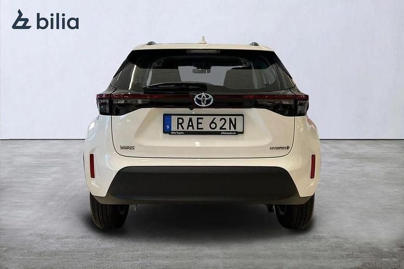 Begagnad Toyota Yaris Hybrid Active 117 HK (86 kW) 2023 Vit