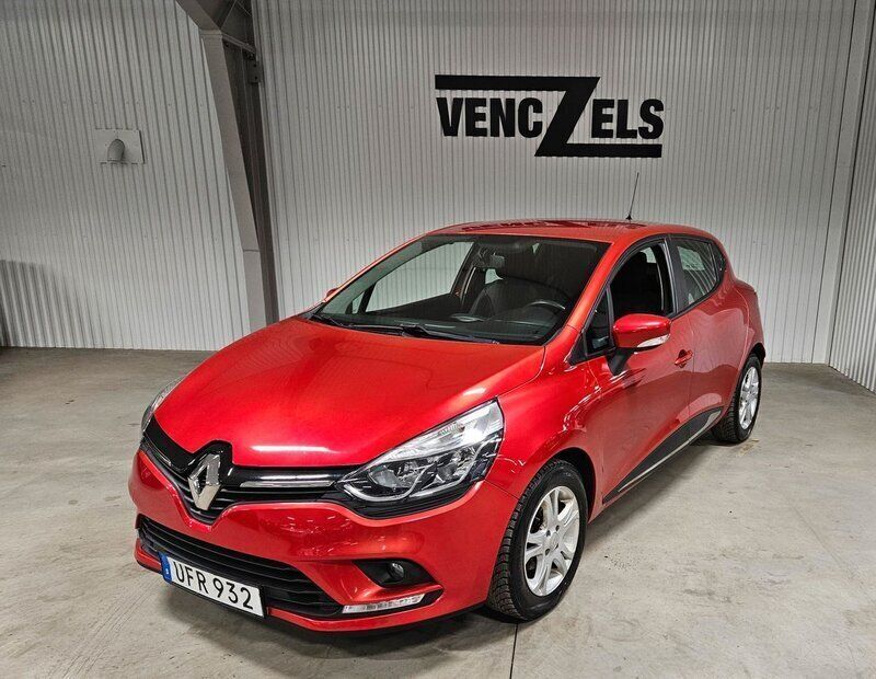 Röd Begagnad 2017 Renault Clio IV Zen Halvkombi | 99 000 kr (Marknadspris) - Bild 1/4