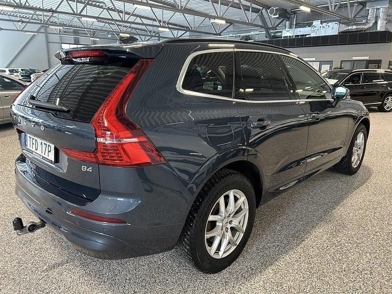 Begagnad Volvo XC60 Momentum 197 HK (144 kW) 2021 Mörkblå SUV