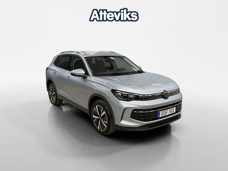 Silver Begagnad 2024 VW Tiguan Life SUV | 459 900 kr (Superpris) - Bild 1/4