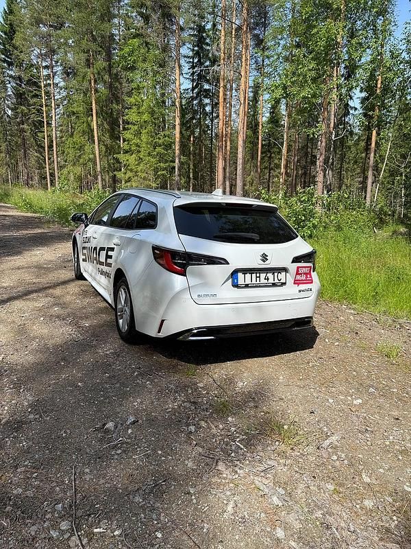 Begagnad Suzuki Swace 141 HK (103 kW) 2024 Vit Kombi