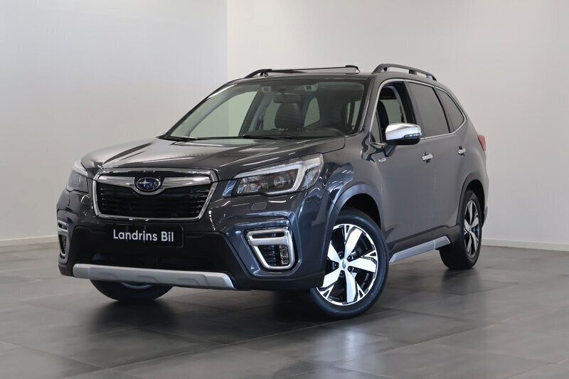 Grå Begagnad 2021 Subaru Forester SUV | 327 800 kr (Marknadspris) - Bild 1/4