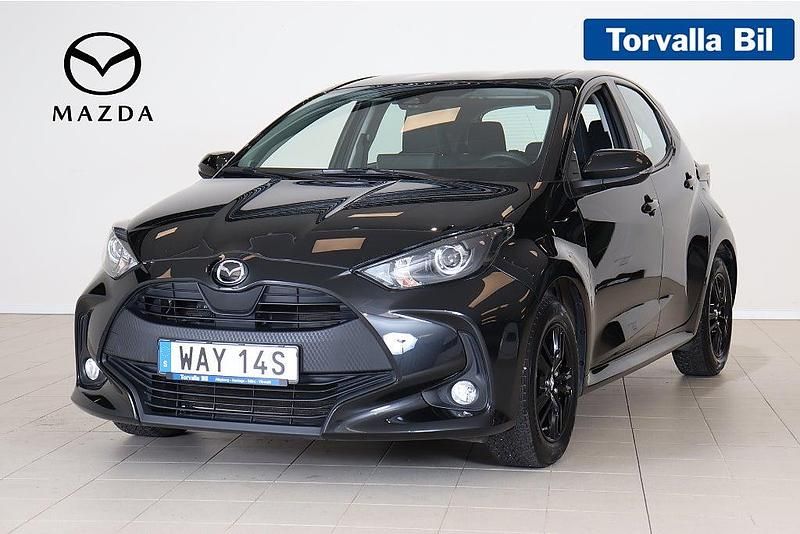 Svart Begagnad 2023 Mazda 2 Halvkombi | 209 900 kr (Marknadspris) - Bild 1/3