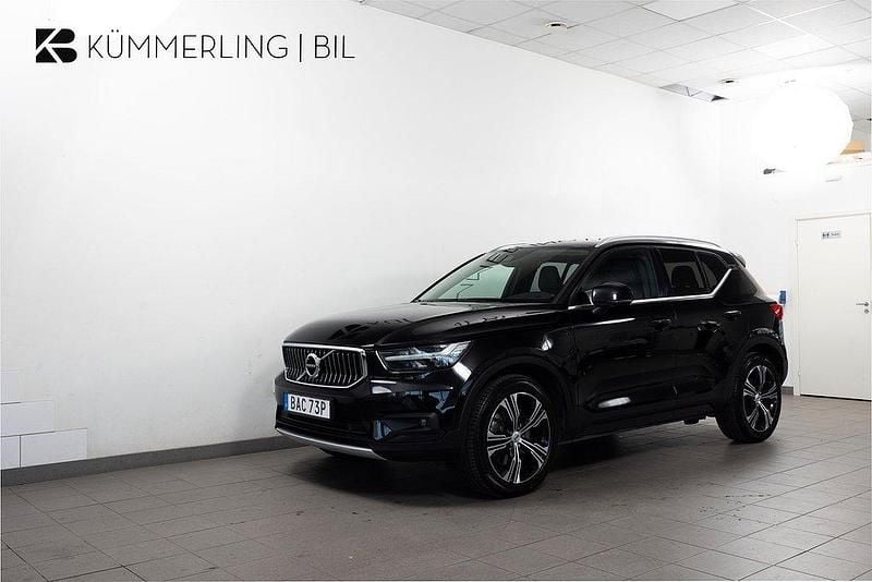 Svart Begagnad 2020 Volvo XC40 Inscription SUV | 309 900 kr (Marknadspris) - Bild 1/4