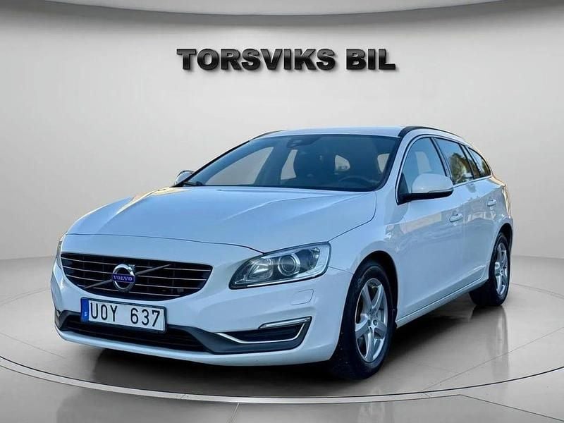 Vit Begagnad 2013 Volvo V60 Momentum Kombi | 109 900 kr (Marknadspris) - Bild 1/4