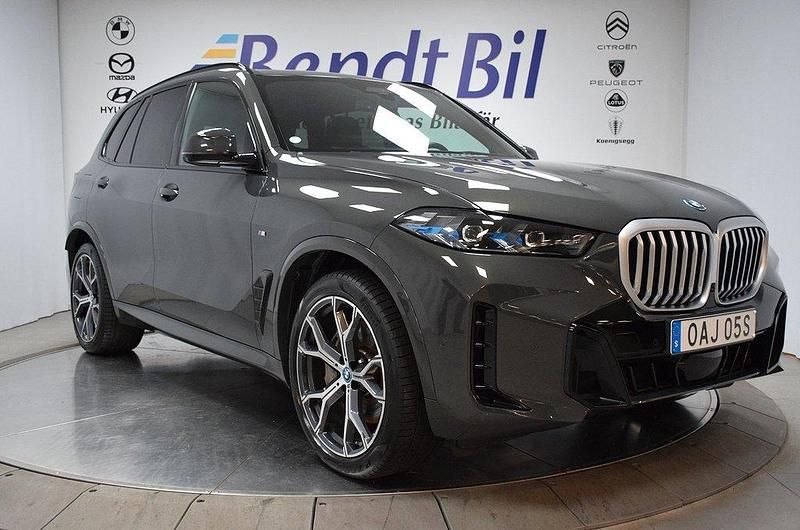 Blå Begagnad 2024 BMW X5 M Sport SUV | 979 500 kr - Bild 1/3
