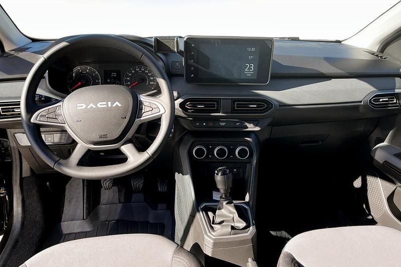 Ny Dacia Jogger 2026 Svart Minibuss