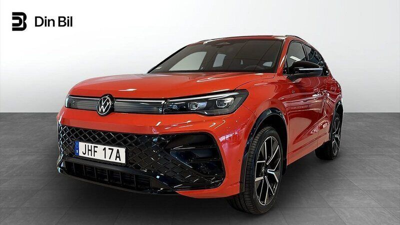 Röd Ny 2025 VW Tiguan R-line SUV | 585 800 kr (Marknadspris) - Bild 1/4