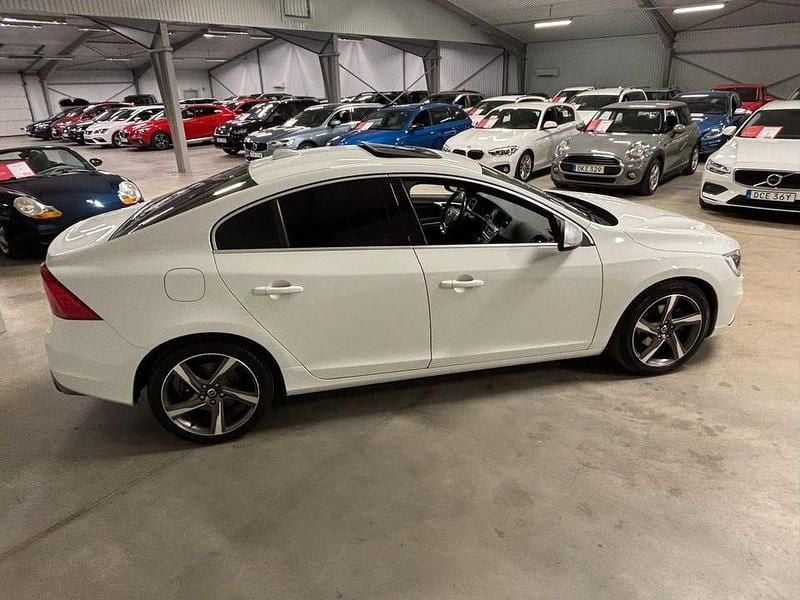 Begagnad Volvo S60 R-Design 150 HK (110 kW) 2014 Vit Sedan
