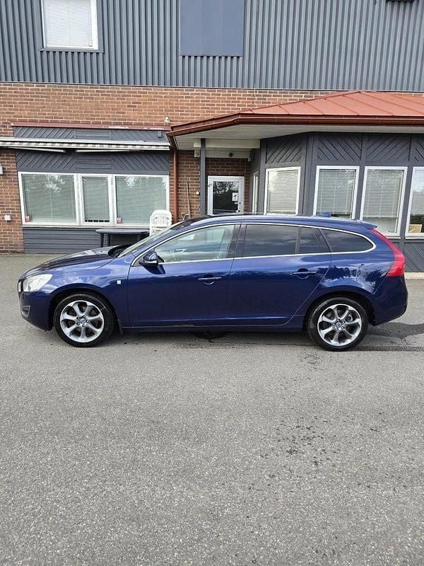 Blå Begagnad 2012 Volvo V60 Ocean Race Kombi | 69 000 kr (Marknadspris) - Bild 1/4