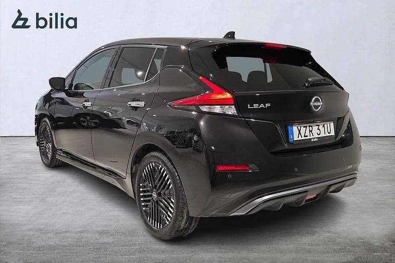 Begagnad Nissan Leaf 360º 111 kW (151 HK) 2023 Svart Halvkombi