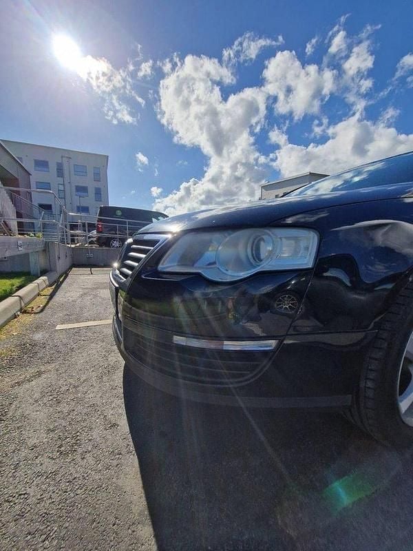 Svart Begagnad 2007 VW Passat Highline Kombi | 10 000 kr (Superpris) - Bild 1/4