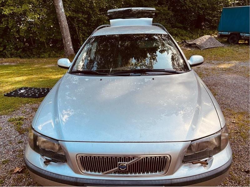 Grå Begagnad 2003 Volvo V70 Kombi | 20 000 kr (Bra pris) - Bild 1/4