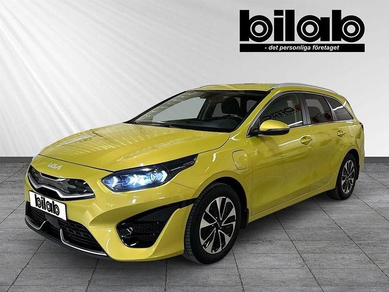 Gul Begagnad 2022 Kia Ceed Sportswagon Kombi | 229 000 kr (Marknadspris) - Bild 1/4