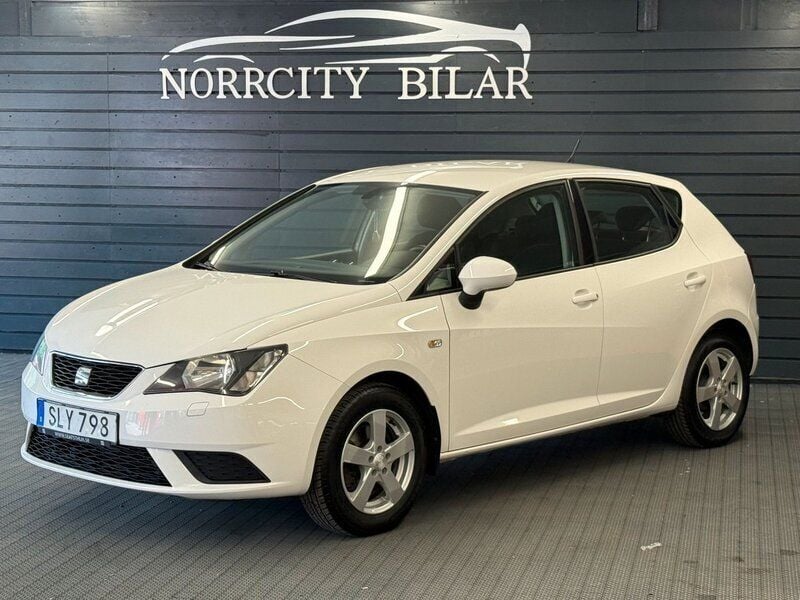 Vit Begagnad 2016 Seat Ibiza Style Halvkombi | 89 800 kr (Marknadspris) - Bild 1/4