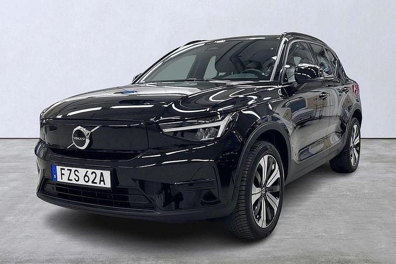 Svart Begagnad 2022 Volvo XC40 Core SUV | 324 800 kr (Superpris) - Bild 1/4