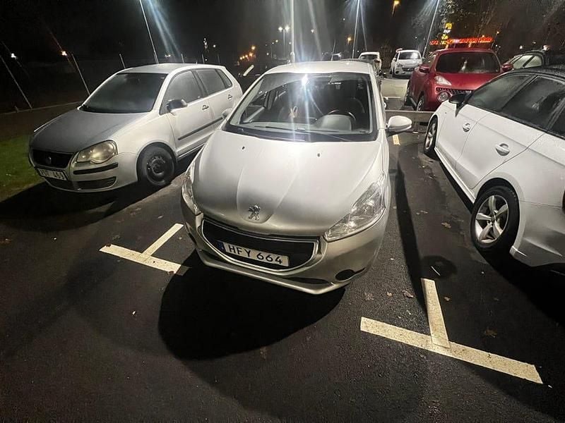 Begagnad 2015 Peugeot 208 Halvkombi | 51 000 kr (Bra pris) - Bild 1/4