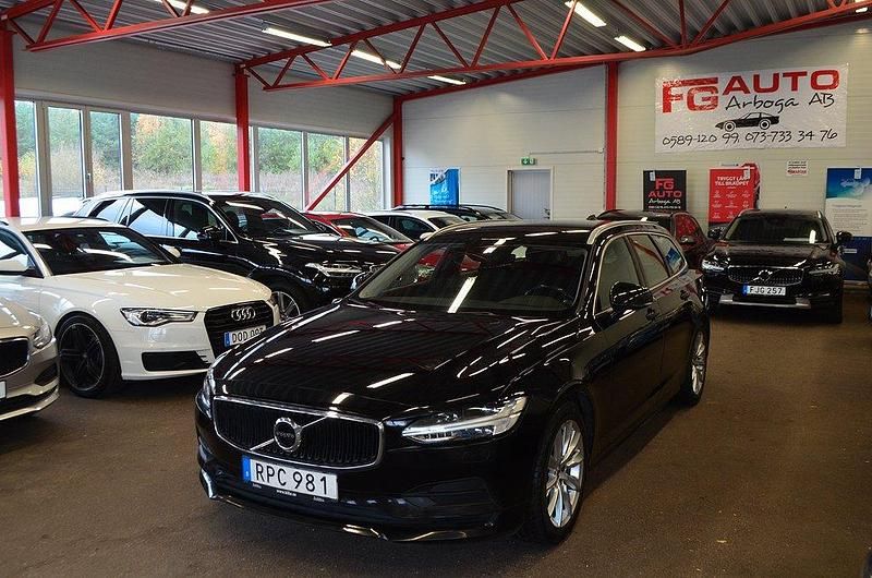 Svart Begagnad 2018 Volvo V90 Momentum Kombi | 209 000 kr (Marknadspris) - Bild 1/4