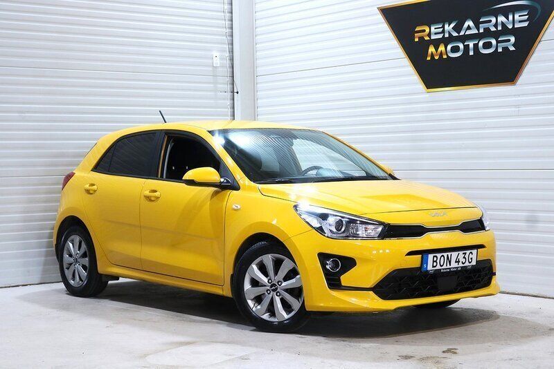 Gul Begagnad 2022 Kia Rio Advance Halvkombi | 209 900 kr (Lite dyr) - Bild 1/3