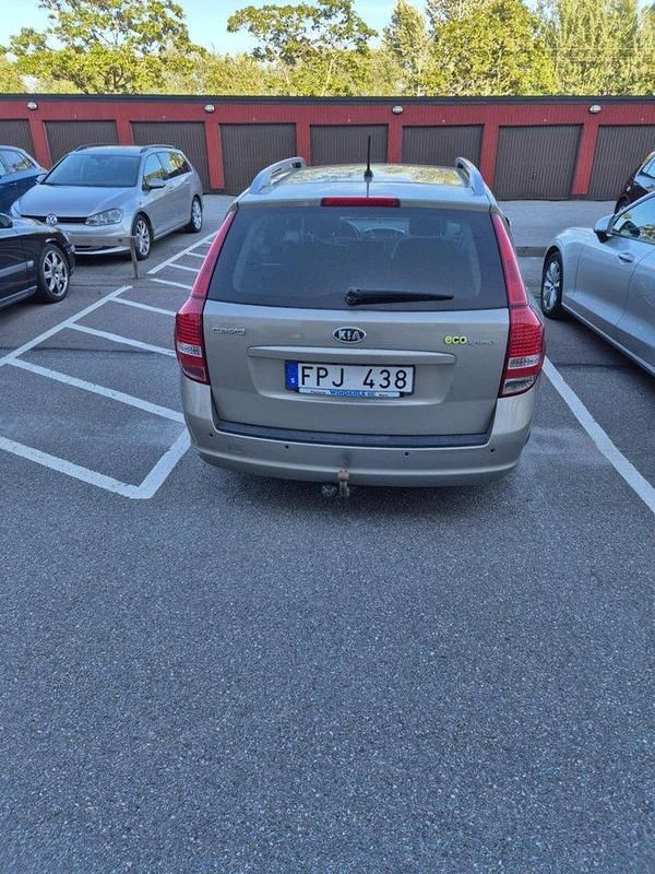 Silver Begagnad 2012 Kia Ceed Sportswagon Kombi | 75 000 kr (Marknadspris) - Bild 1/4