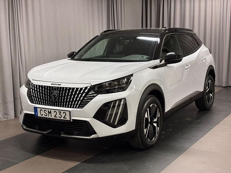 Vit Begagnad 2023 Peugeot 2008 GT SUV | 249 900 kr (Marknadspris) - Bild 1/3