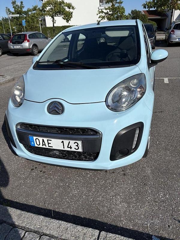 Blå Begagnad 2013 Citroën C1 Halvkombi | 55 000 kr (Marknadspris) - Bild 1/4