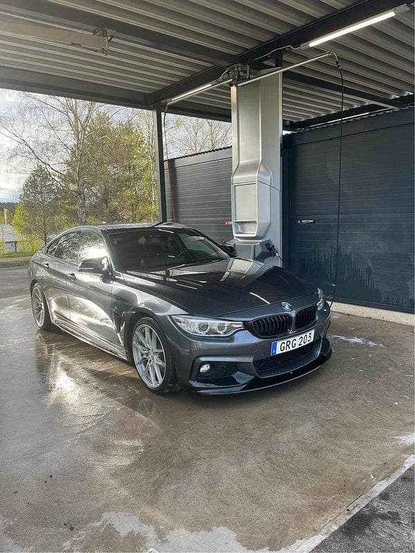 Grå Begagnad 2017 BMW 440 M Sport Sportkupé | 320 000 kr (Dyr) - Bild 1/4