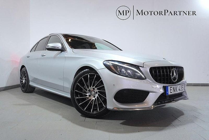 Silver Begagnad 2018 Mercedes C220 AMG Sedan | 239 900 kr (Marknadspris) - Bild 1/4