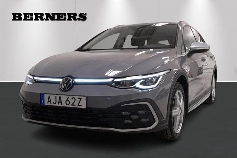 Grå Begagnad 2024 VW Golf Alltrack Kombi | 374 900 kr (Lite dyr) - Bild 1/4